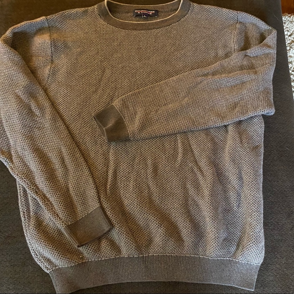 Brown, textured, Roundtree and Yorke long sleeved knit shirt. Men’s large.